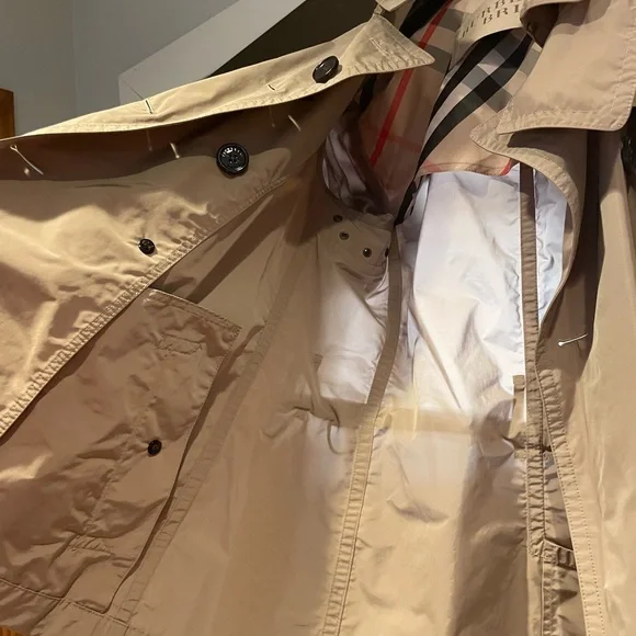 Burberry Hooded Short Showerproof Trench
Coat - Picture 4 of 16